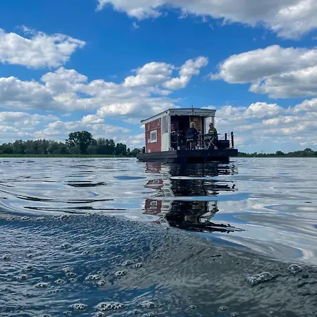 보트호텔 Hausflossvermietung Auf Der Peene Am Kummerower In Mecklenburg Vorpommern 15 Ps 다르군