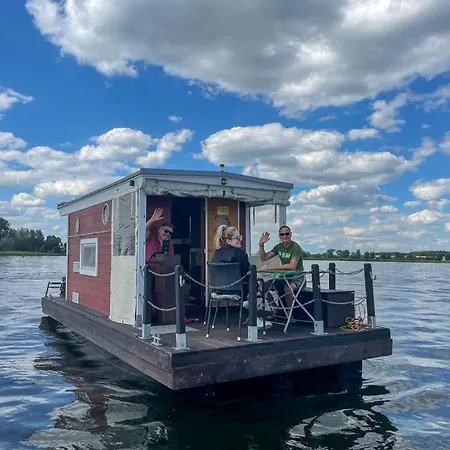Hausflossvermietung Auf Der Peene Am Kummerower In Mecklenburg Vorpommern 15 Ps Dargun