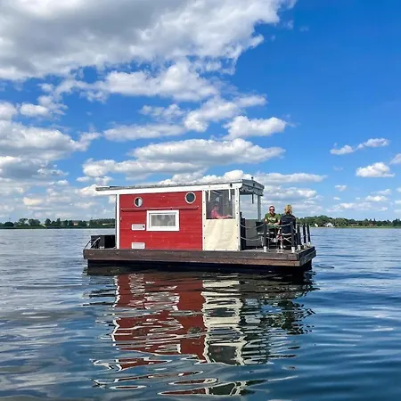 Hausflossvermietung Auf Der Peene Am Kummerower In Mecklenburg Vorpommern 15 Ps Dargun
